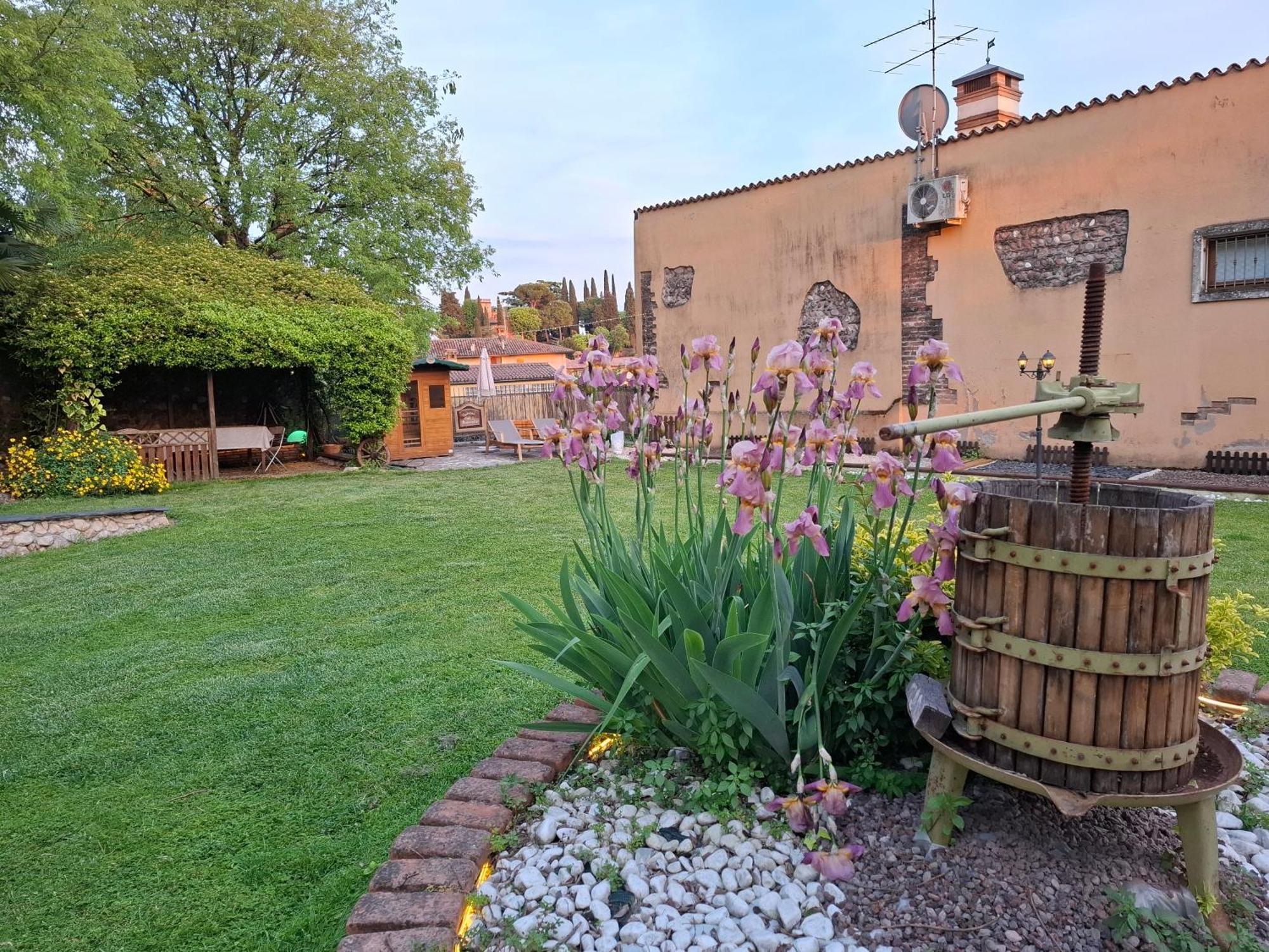 B&B Corte Colli Antichi Sona Exterior photo